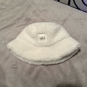 ALO sherpa bucket hat